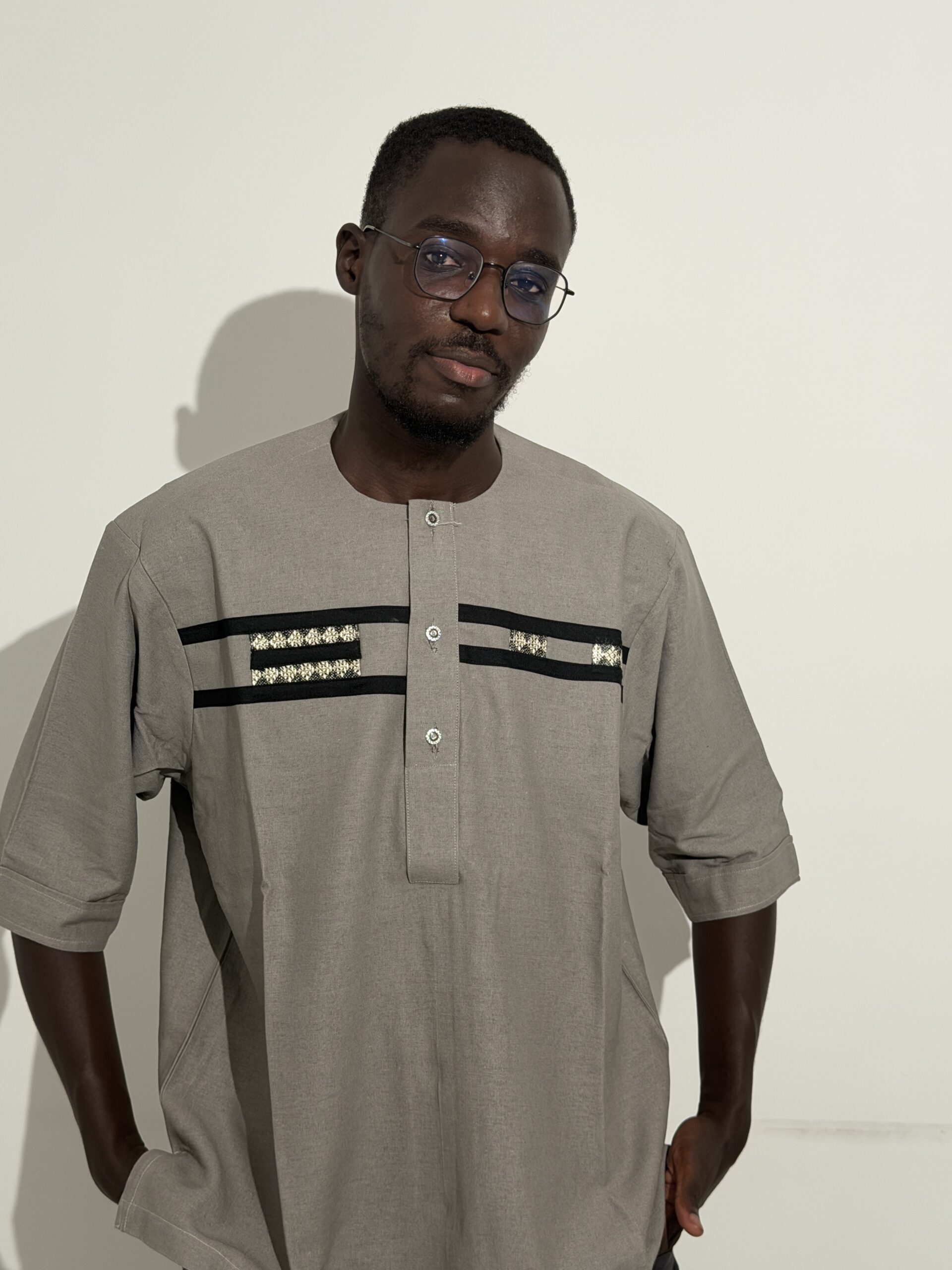Chemise africaine d'été MAAM Shop lin - Douala - Gris – Image 3